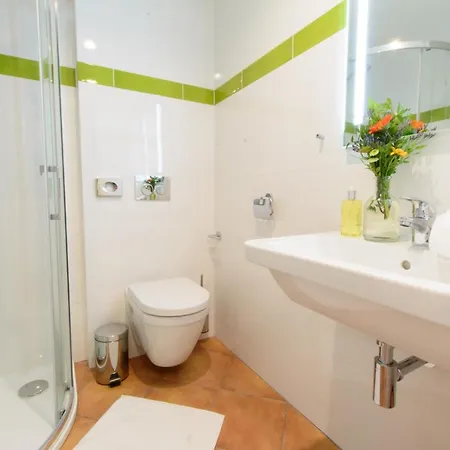 Lovecky Zamek Karlstejn Apartment Svratouch