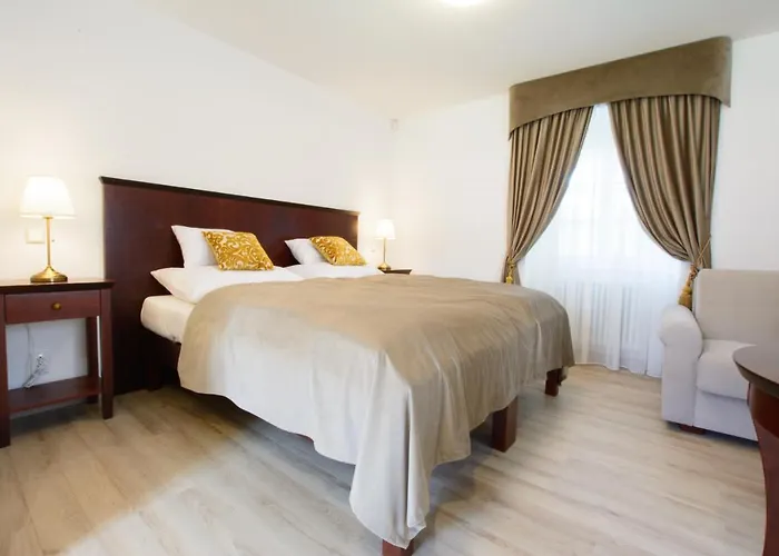 Lovecky Zamek Karlstejn Svratouch